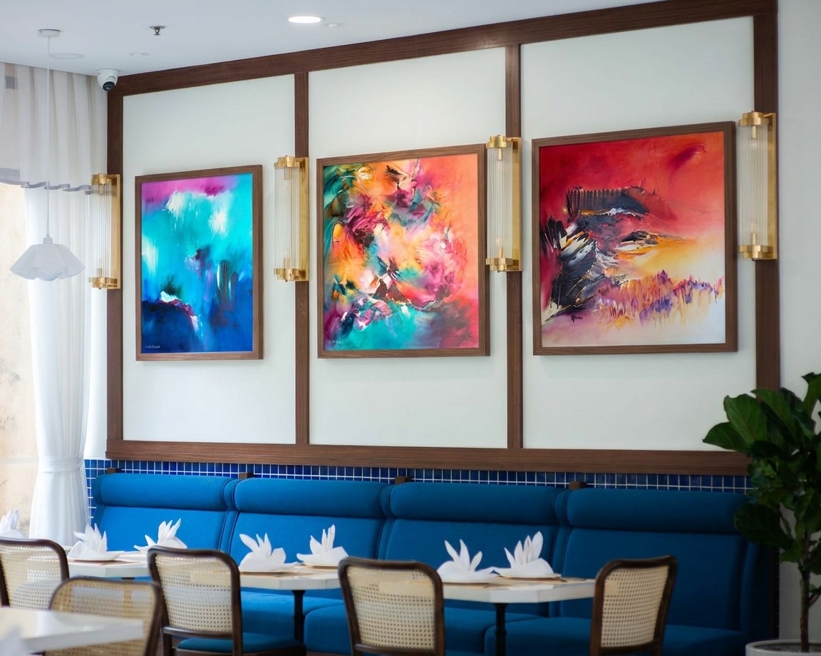 Staging: three abstract paintings by Régine Gardan in a modern restaurant dining room